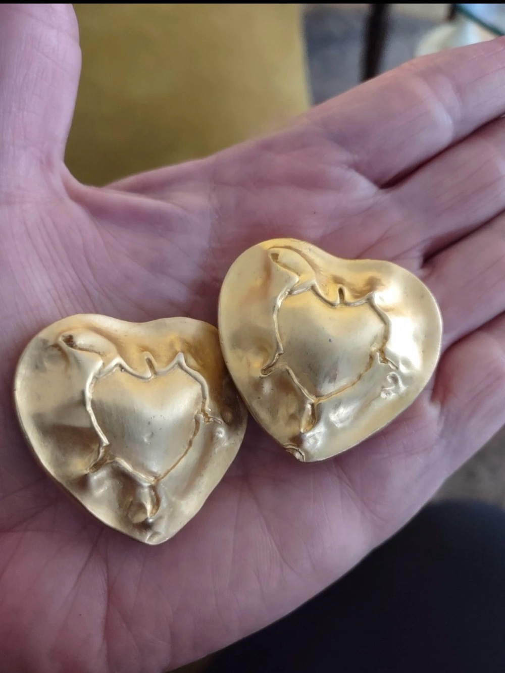 Vintage y2k XL Matte Gold Heart Clip-On Earrings - Sculpted Heart Motif